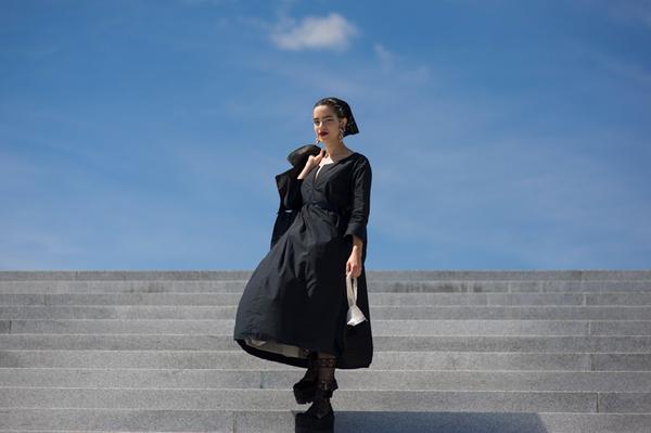 model descending steps.