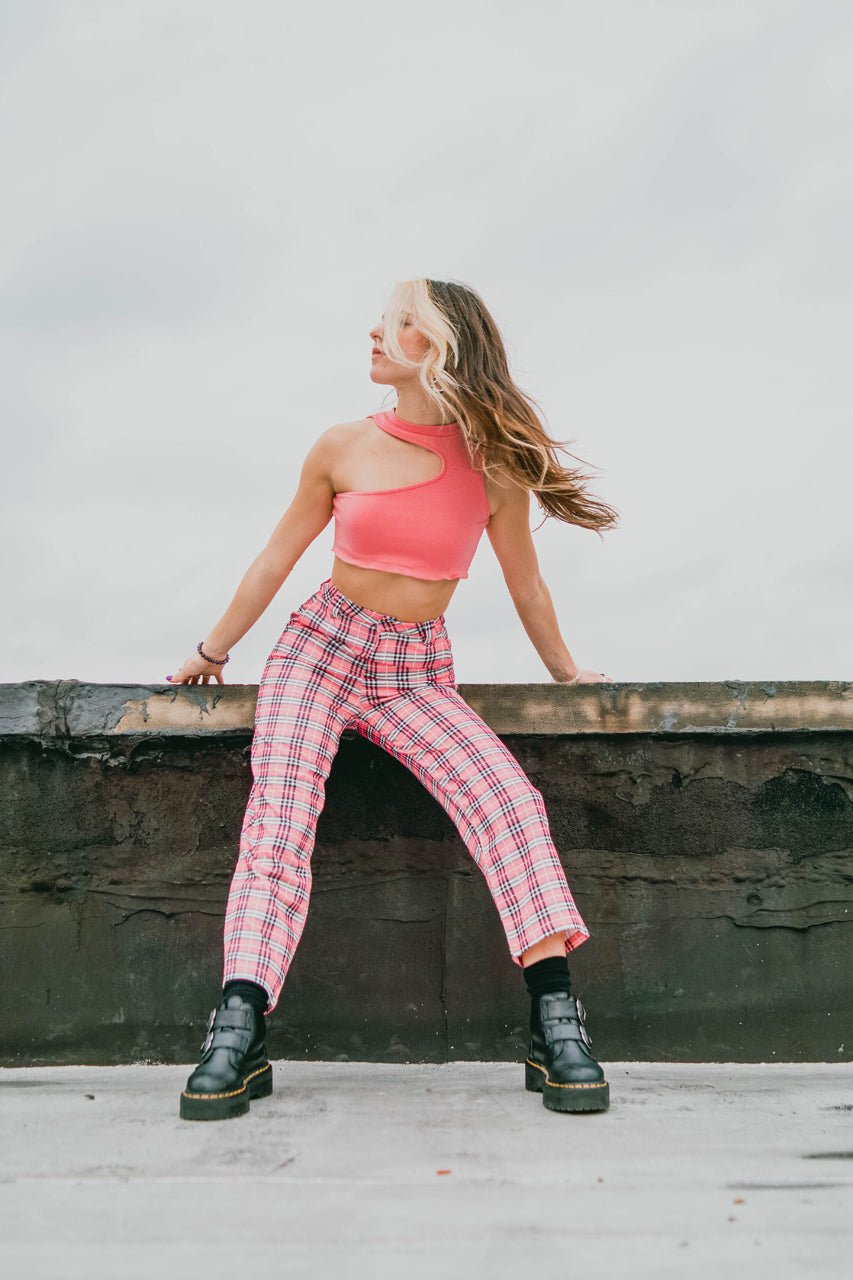 model profile full body leaning on roof edge.
