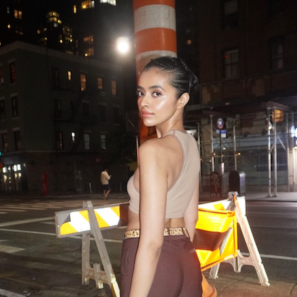 raisin posing in nyc streets