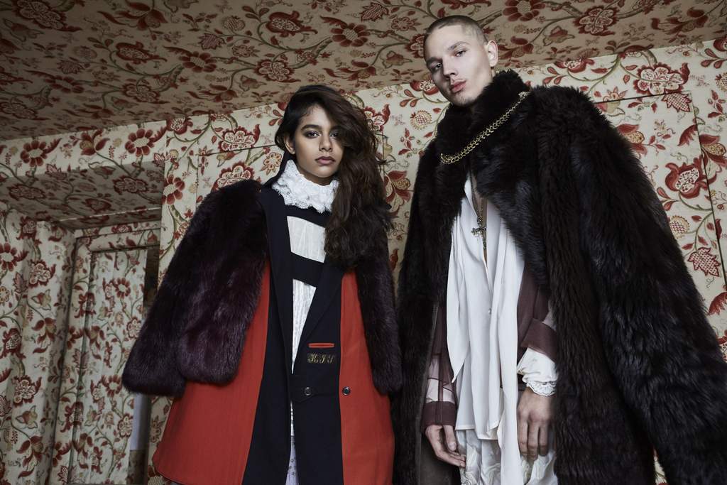two models posing in elizabethan style clothing, regina et rex vibes.