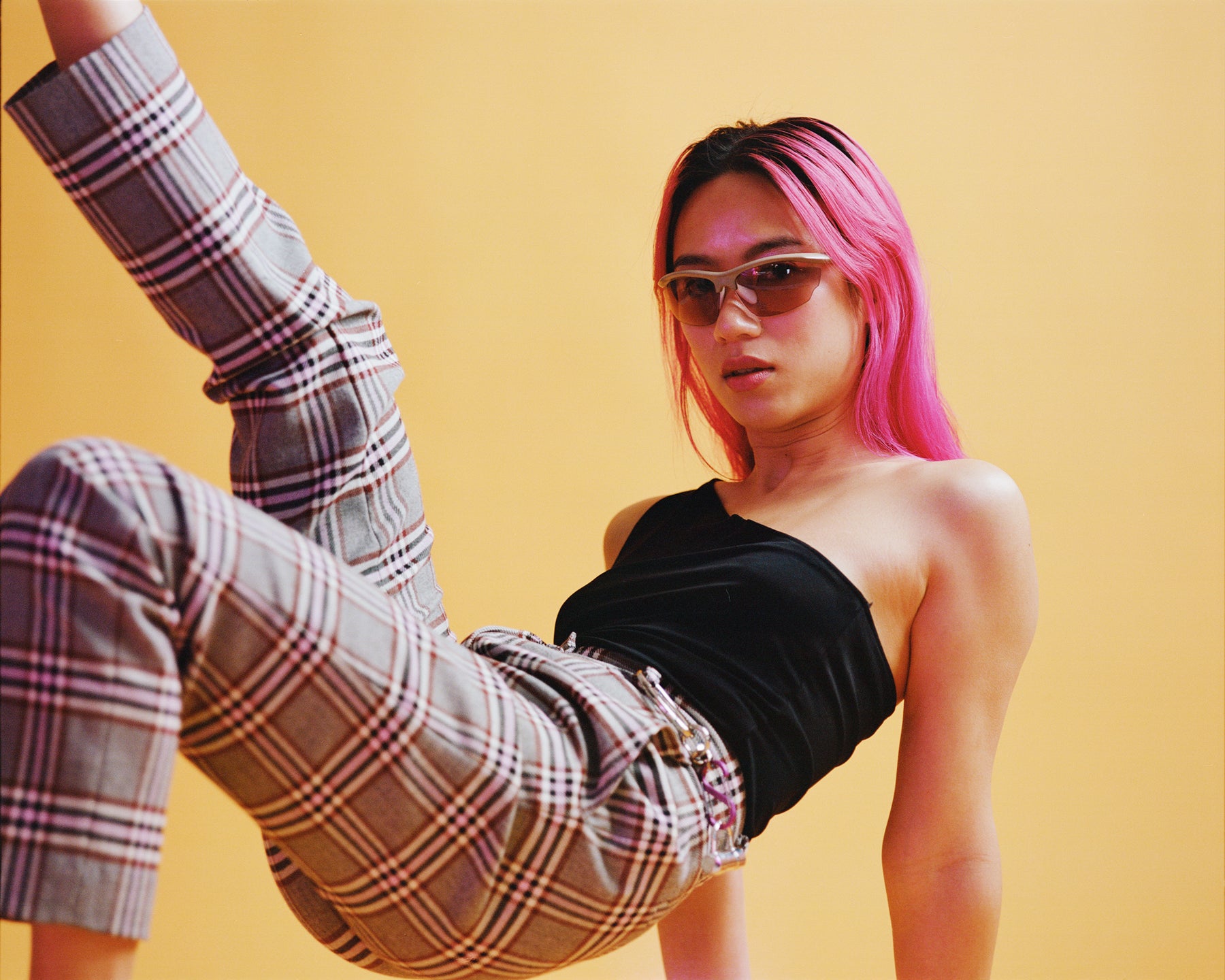 model posing on seamless.