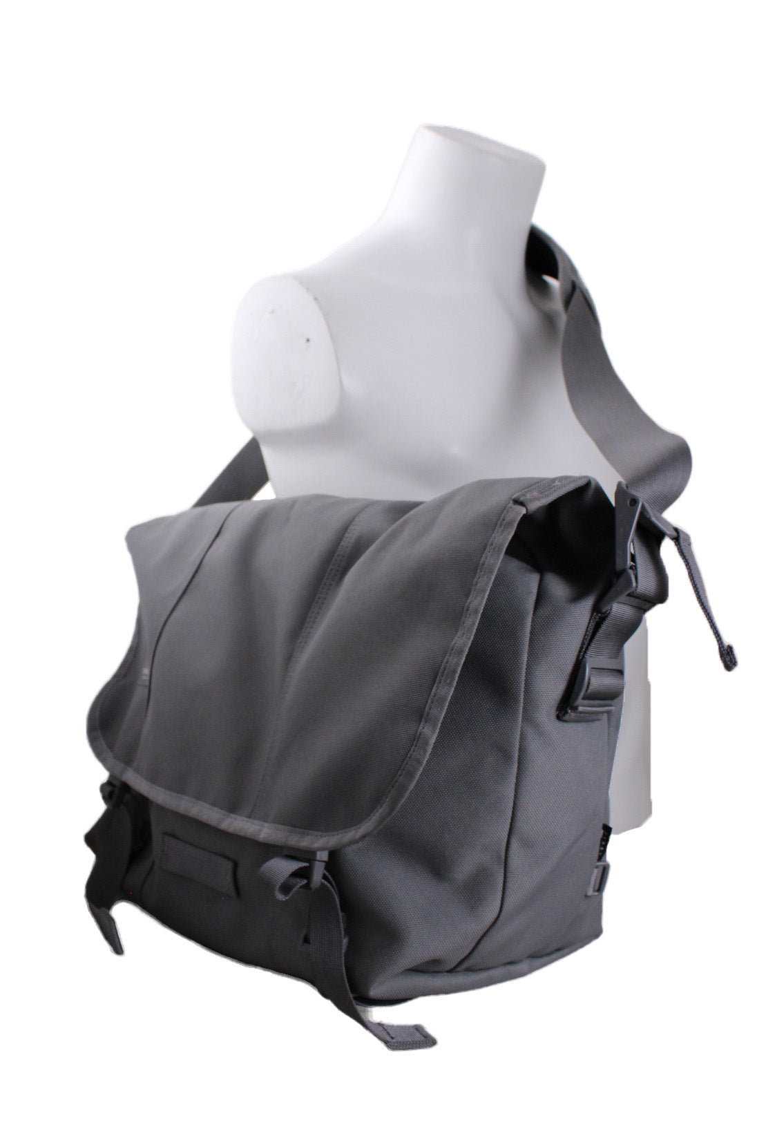 3/4 view with adjustable padded shoulder strap.