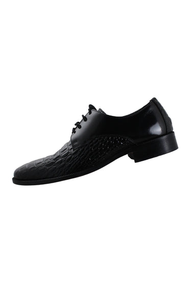 side angle of stacy adams black patent leather reptile dress shoes. features long rounded toe, lace closure, leather sole, and reptile embossed leather front. 