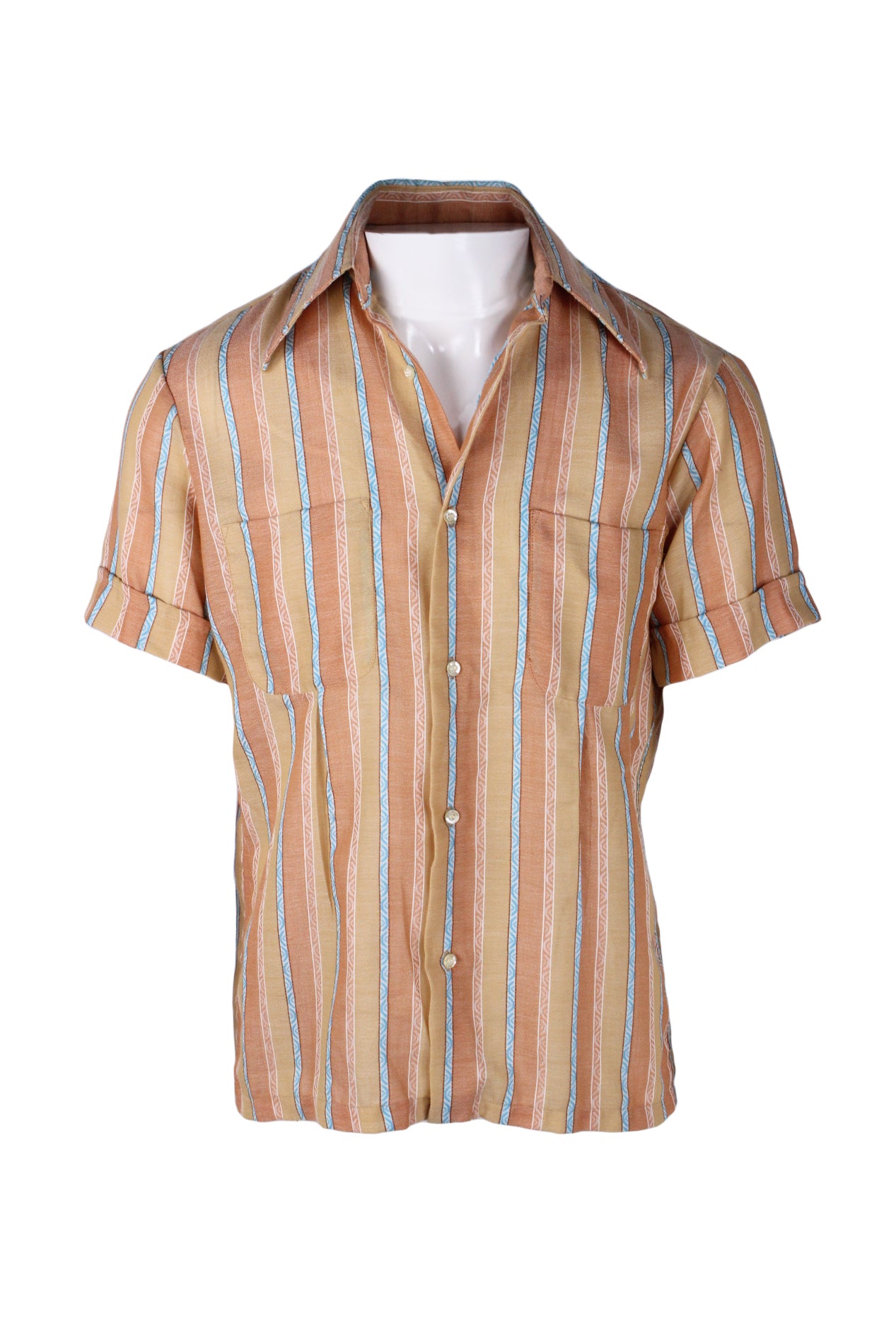 front view of vintage jayson ‘darted’ beige/blue/multi striped short sleeve button up shirt. features double breasted pockets and 70’s style collar.