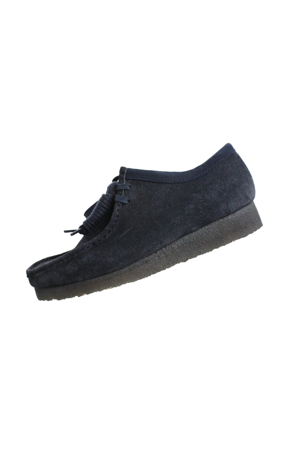 left side view of clarks originals ink navy suede wallabee shoes. features top flat lace closure and crepe sole.