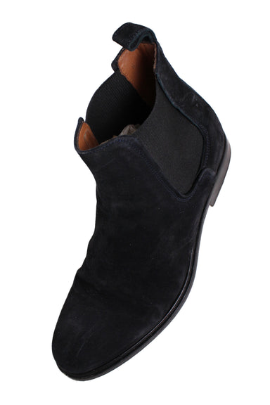 upper angle of pull on suede boot. debossed size '8' on inner leather lining. 