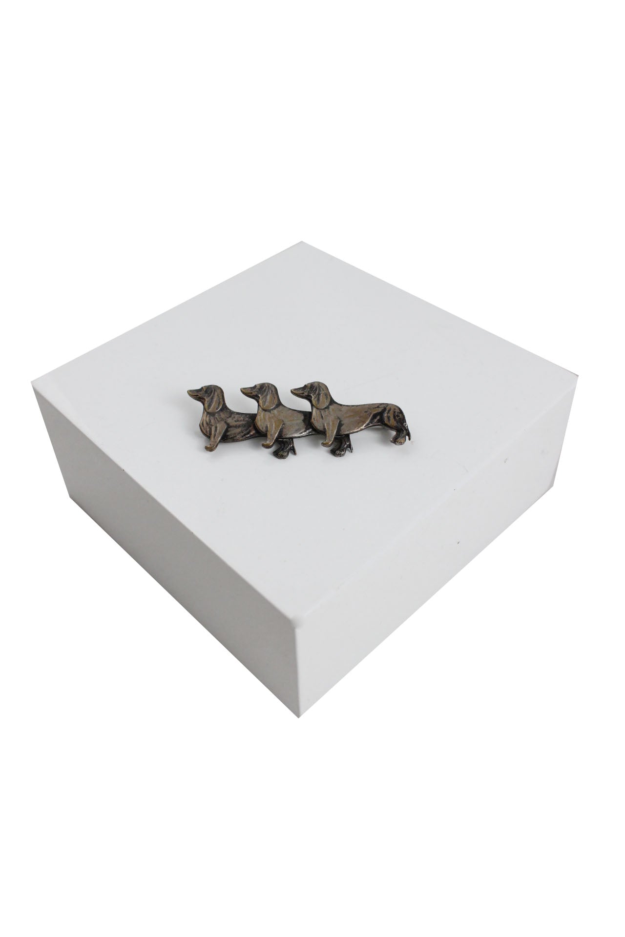 description: vintage three dog pin. features bronze-tone and turn closure. 