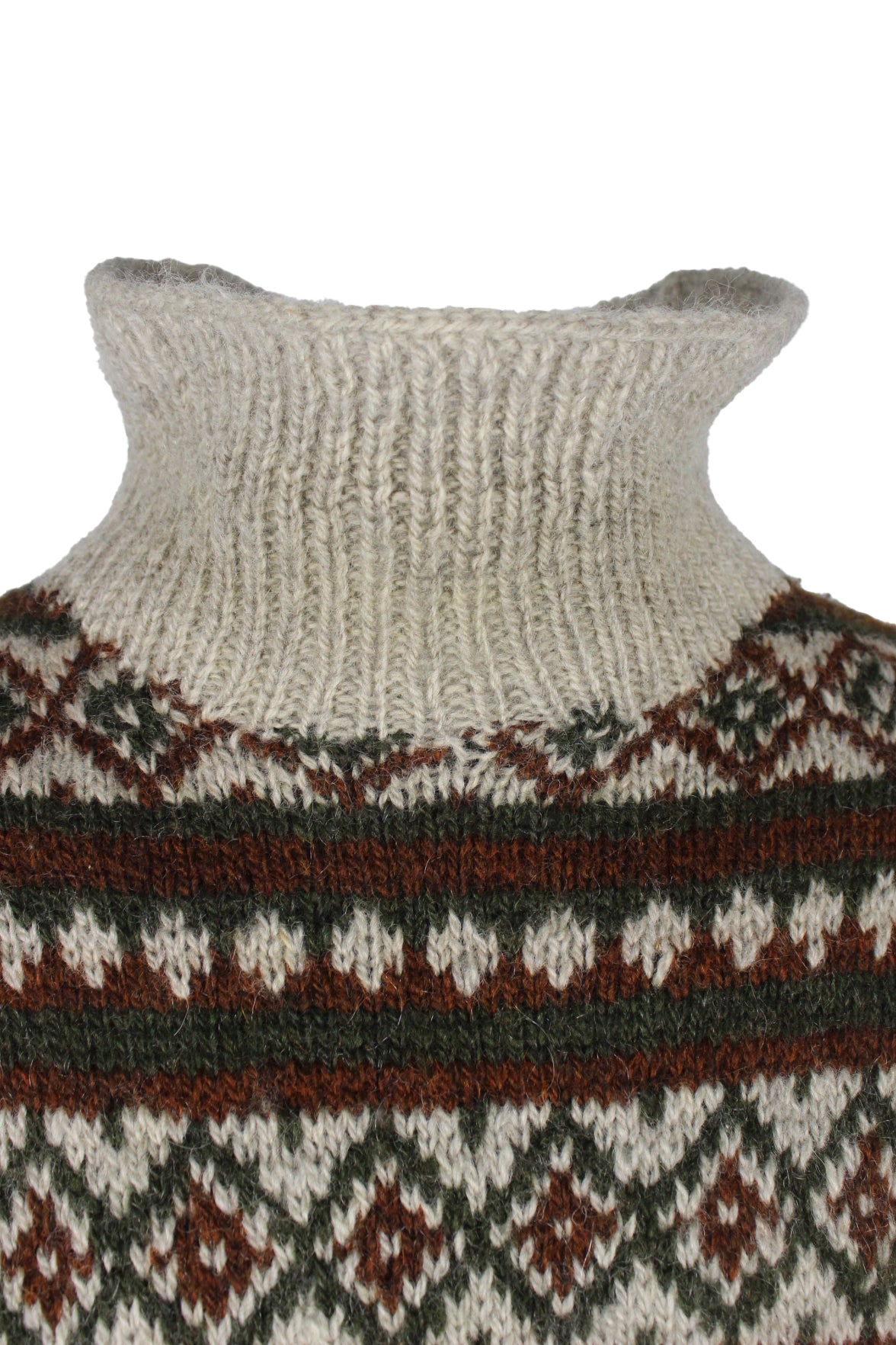 detail view of ribbed collar popped up.