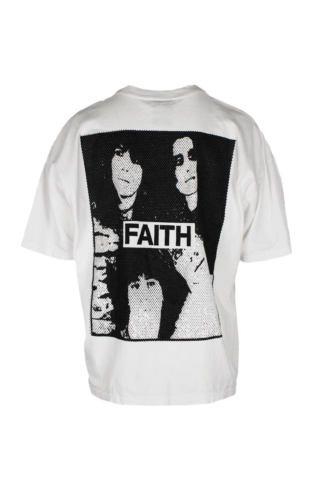rear view with 'faith' graphic printed at back of shirt.