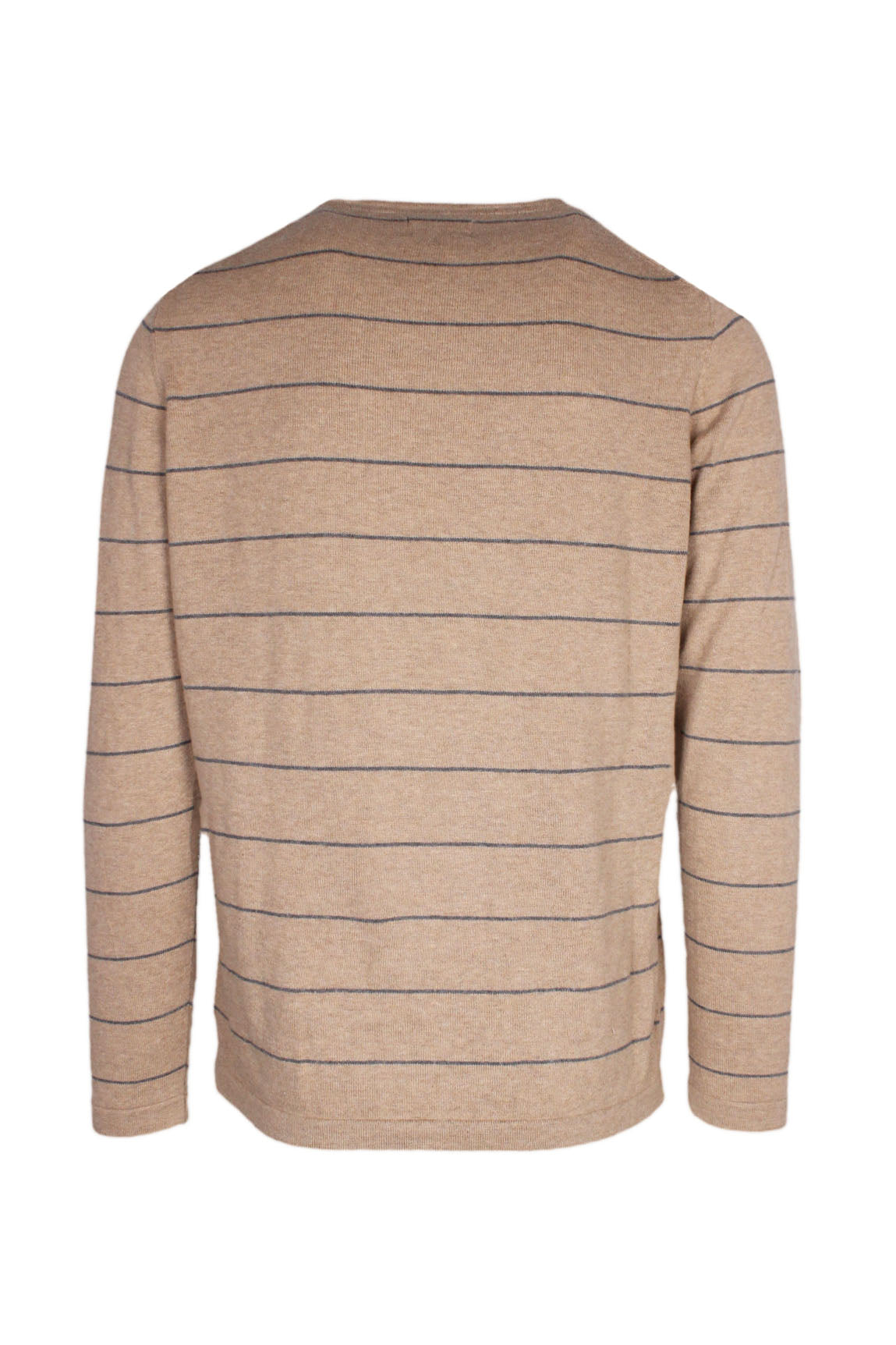 rear view with ribbed collar/cuffs/hem of sweater.