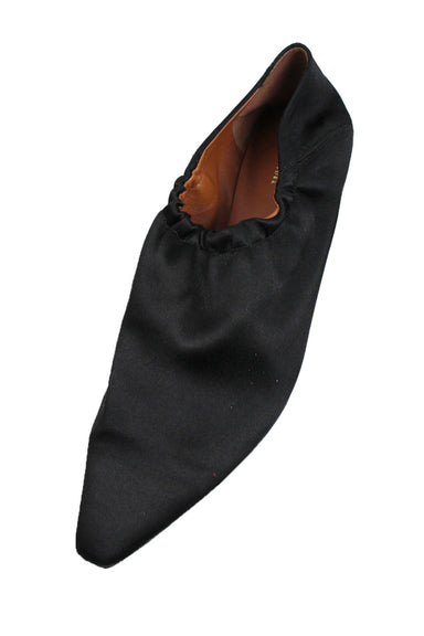 top of shoe. gathered elastic ankle cuff closure. pointed toe.