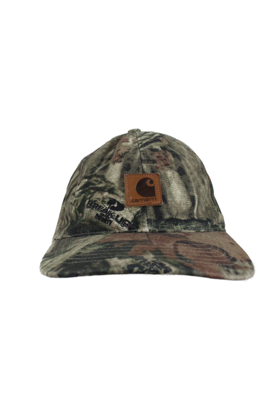 front view of carhartt ‘mossy oak break-up infinity’ camo unstructured six panel canvas hat. features leather ‘carhartt logo tag at front and adjustable velcro strap closure at back.