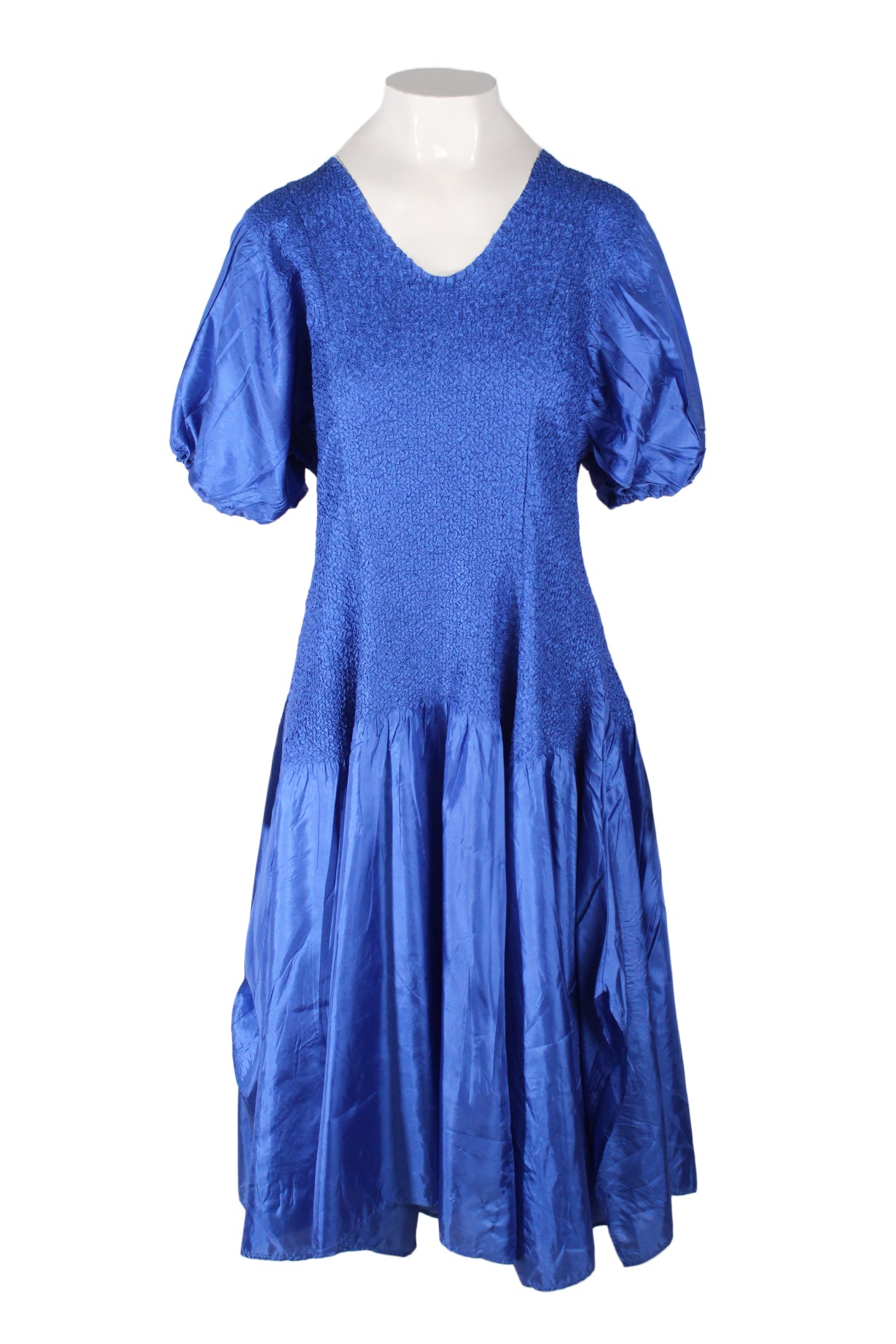 vintage royal blue short sleeve dress. features soft v neck , ruched sleeve trim, crinkled texture from neck to hip, and circular flared dress. slight shoulder slit detail (view 2nd image) 