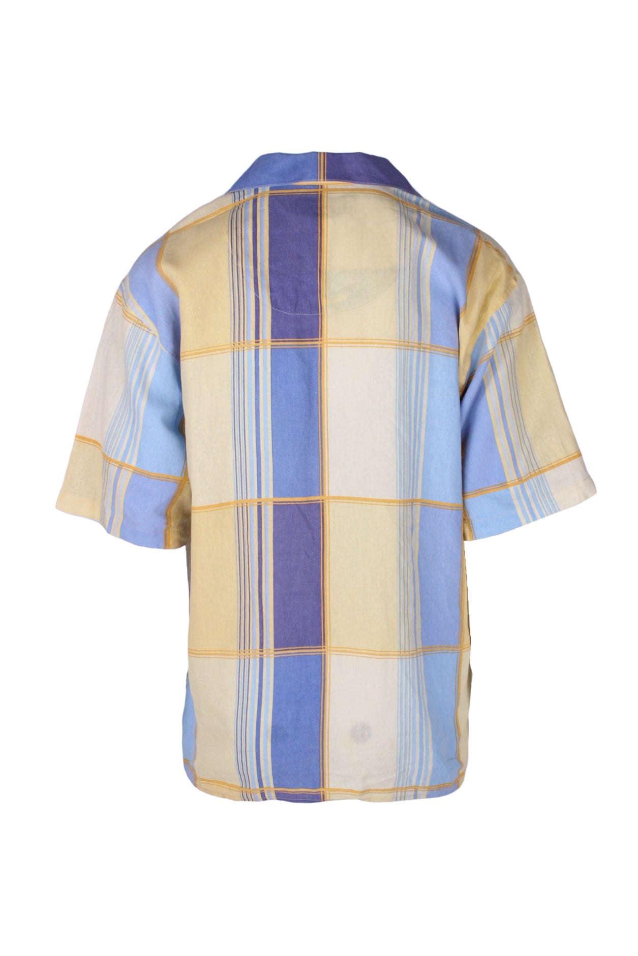 rear view with collar of shirt.