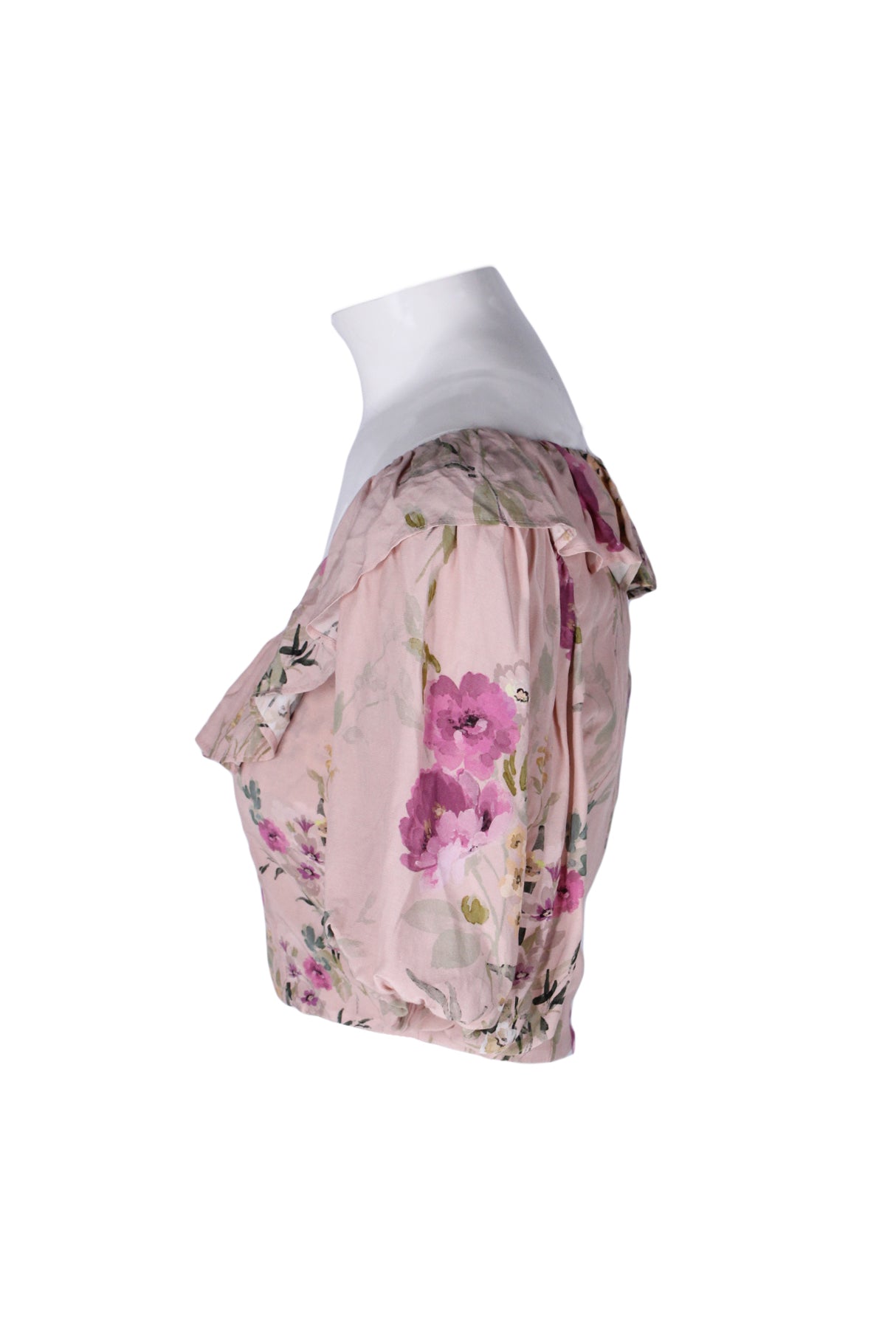 side angle yumi kim floral print crop top on feminine mannequin torso.