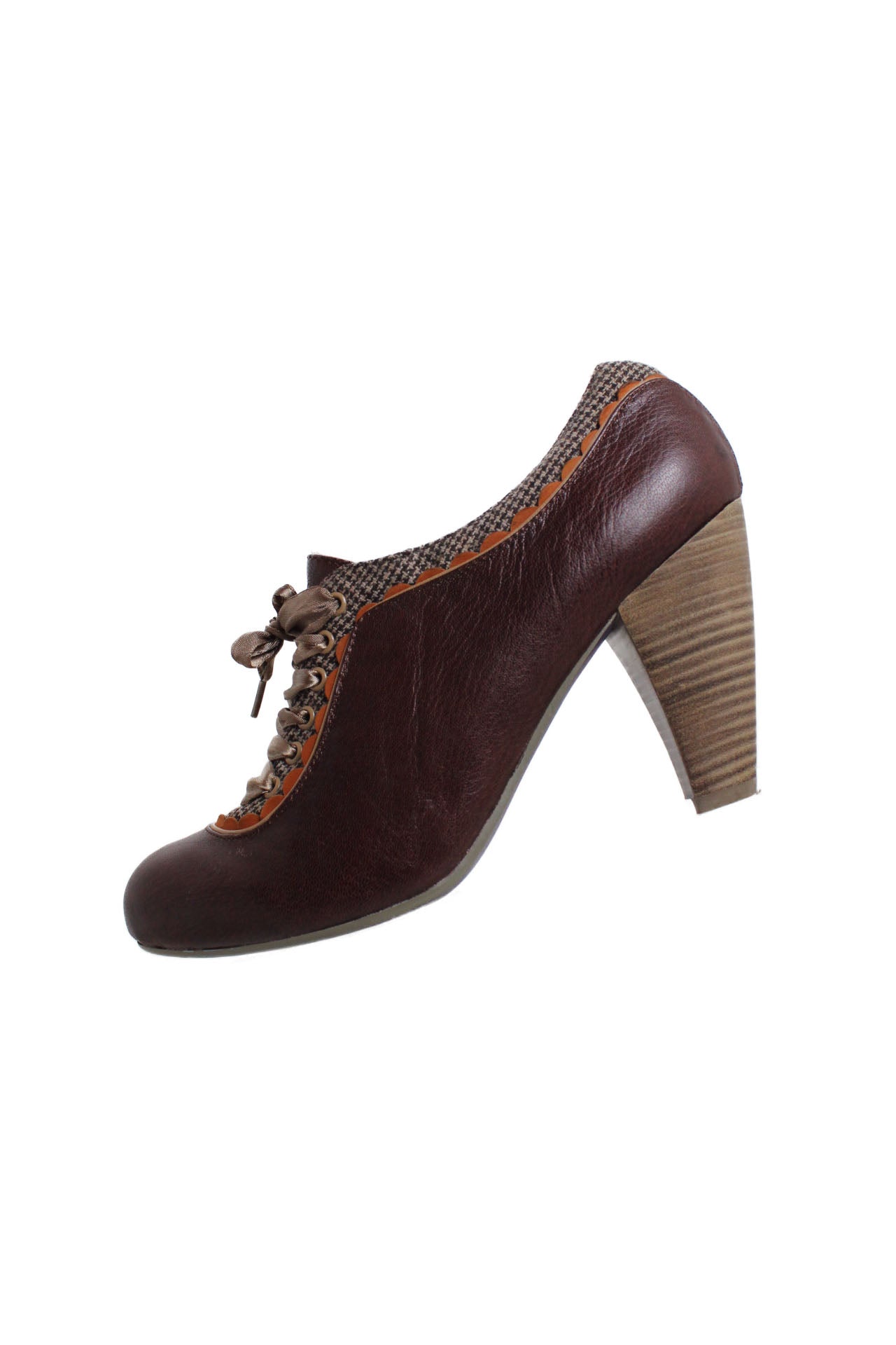 description: vintage poetic license brown toe-cap oxford heels. features rounded toe silhouette, lace up closure, and houndstooth design at front. 